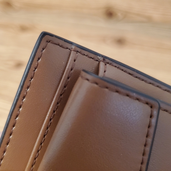 Michael Kors Medium Walletš¤ - Picture 5 of 7